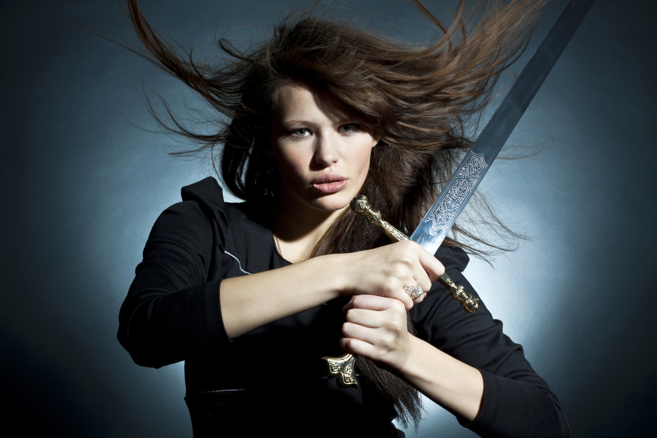 hema-sword-woman-longsword-scaled