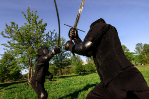 messer-vs-longsword-picture-reduced-370x247